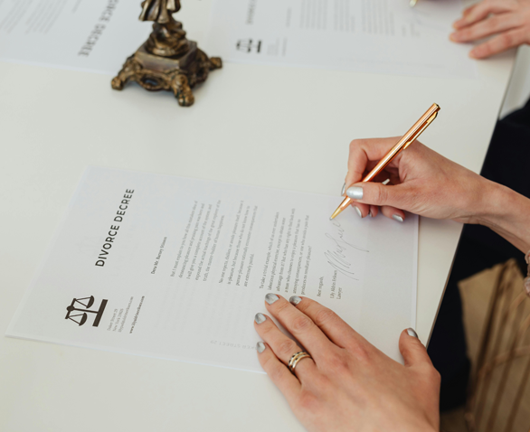 Εξειδικευμένες νομικές υπηρεσίες με έμφαση στην ενσυναίσθηση και τη λύση συγκρούσεων.