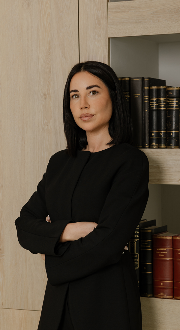 Ιδρύτρια – Δικηγόρος