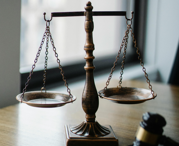 Εξειδίκευση σε διοικητικές διαφορές με απόλυτη τήρηση της διοικητικής νομιμότητας.